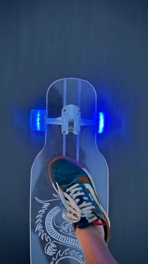 4 Roues De Skateboard LED 60 Mm - Dureté 90A - Avec Roulements 608RS Installés - Pour Skate, Longboard, Cruiser - Piles Incluses (?) - Couleurs Disponibles
