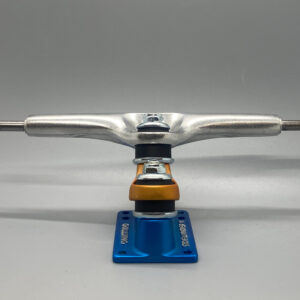 Gullwing Sidewinder II 10.0″ Sliver/Orange/Blue trucks