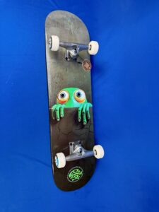 Push Peek Over First Push Skateboard Complete