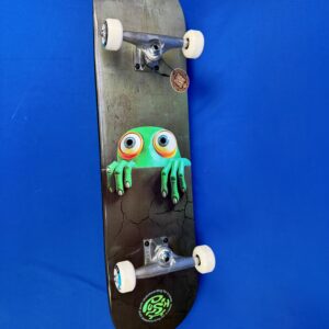 Push Peek Over First Push Skateboard Complete